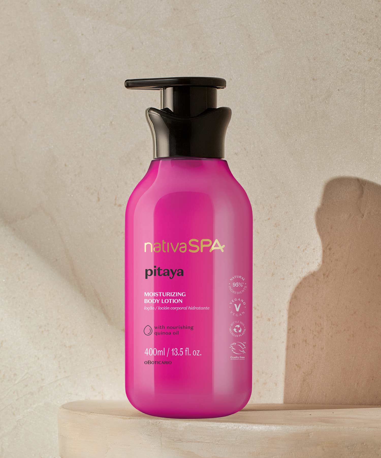 Pitayaum perfume que resulta da combinação da Pitaya com a Framboesa e as Pétalas de Rosa. Um cuidado tropical irresistível formulado com Óleo de Quinoa.