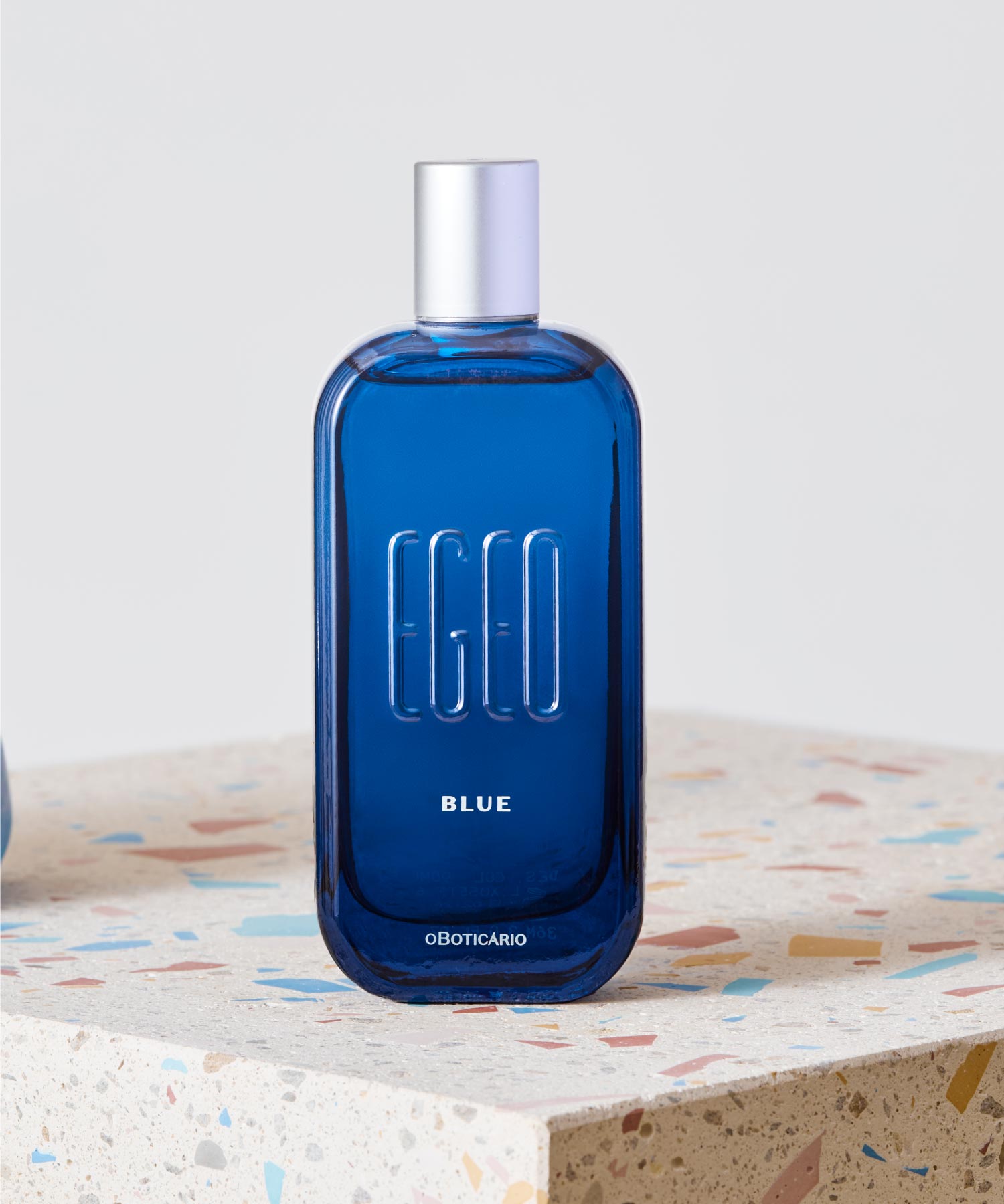 BLUEA combinação de malte, cardamomo, madeiras e baunilha que torna inevitável querer chegar mais perto.