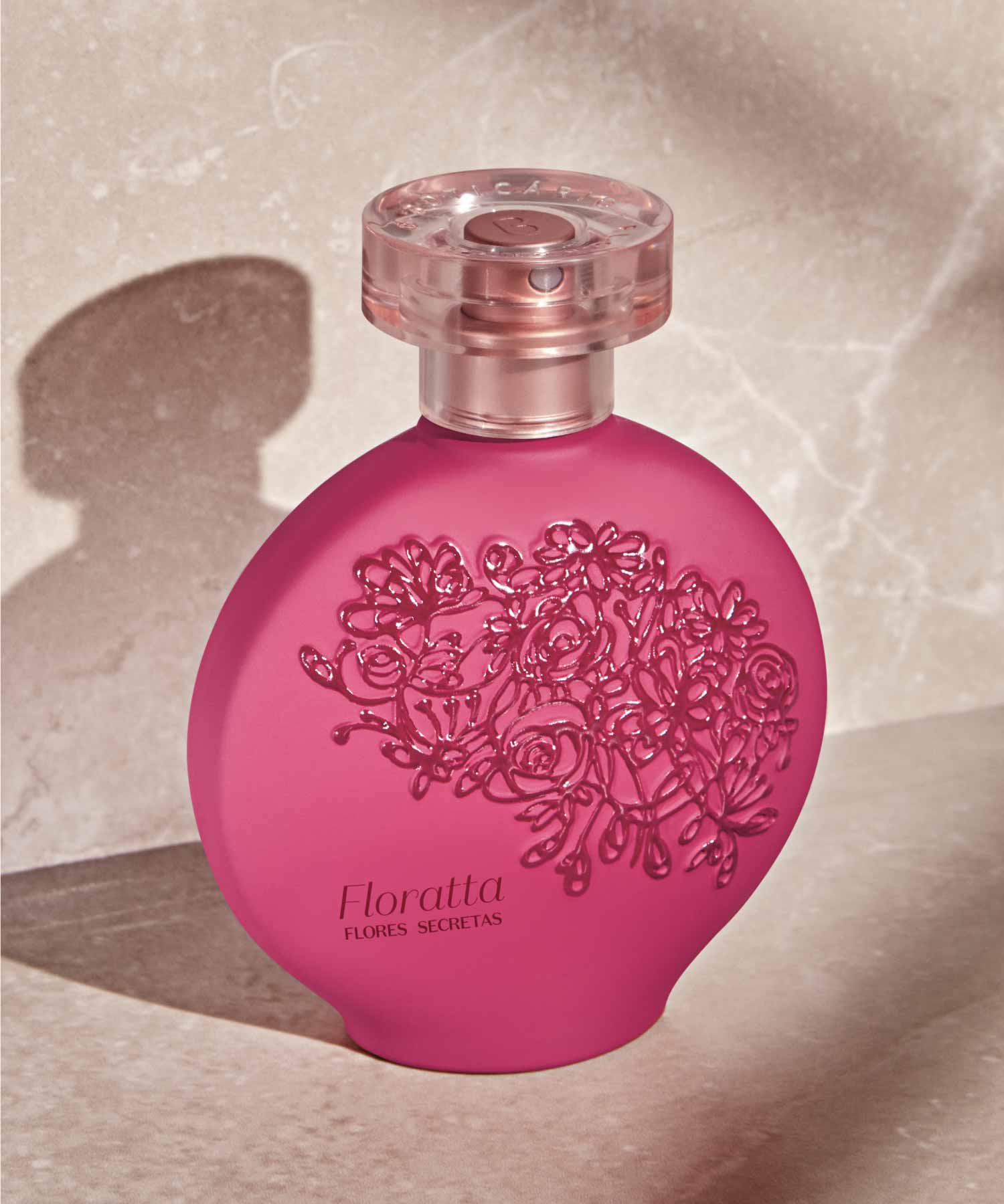Floratta Flores Secretas Uma fragrância surpreendente inspirada no Figo, que embora se chame de fruta, é uma espécie de flor invertida. Com notas frutadas suculentas e um floral vibrante.