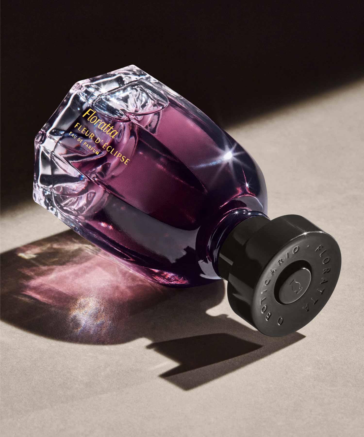 Floratta Fleur D’ÉclipseUm Eau de Parfum que explora o universo floral sofisticado, jovial e impactante. É o auge do eclipse solar, revelando a essência do reencontro entre o sol e a lua.