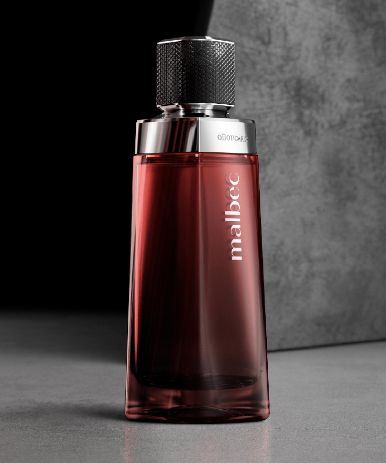 Malbec Eau de ToiletteComposto por notas frescas e amadeiradas com base de ameixa, carvalho e baunilha, a eau de toilette Malbec representa a masculinidade de forma única. Um perfume ideal para ser usado à noite, em uma ocasião especial ou um encontro romântico.