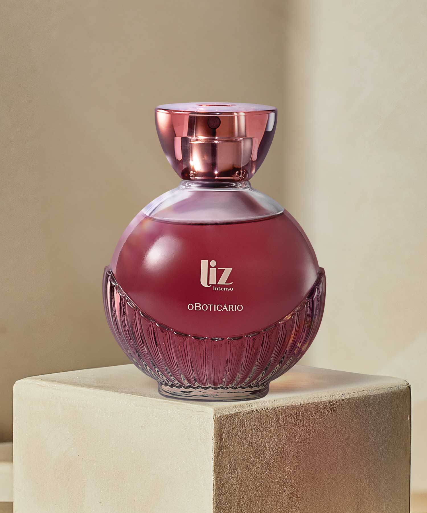 Liz Intenso Eau de ToileteFragrância amadeirada ambaradaNa versão intensa, a assinatura exclusiva de Liz permanece. Com um toque especial de força e energia, através da combinação única de Sândalo e Mirra.