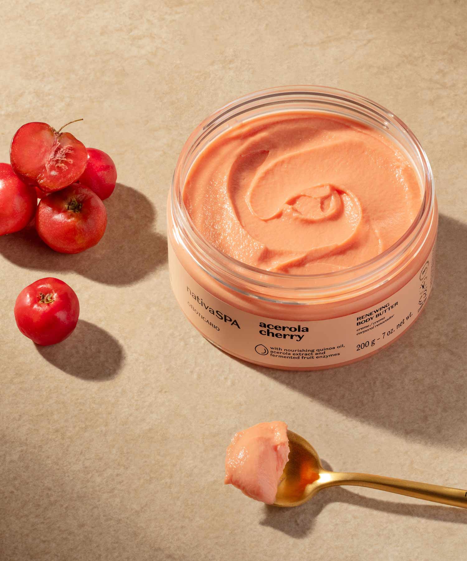 CREME CORPORAL RENOVADORPara uma pele profundamente hidratada, suave e com um brilho natural, esta luxuosa manteiga corporal é enriquecida com Óleo de Quinoa Puro, Extrato de Acerola, Enzimas de Frutas Fermentadas e Esqualano que restaura a elasticidade da pele