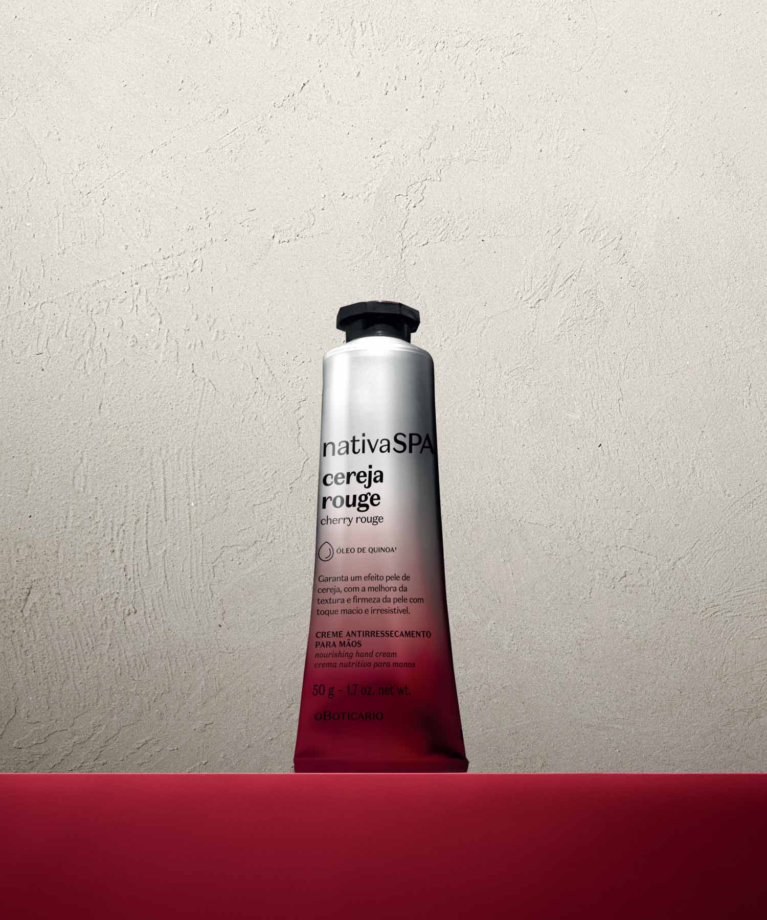 Creme de MãosMelhora a textura e firmeza das tuas mãos deixando-as com um toque macio e um perfume inconfundível.