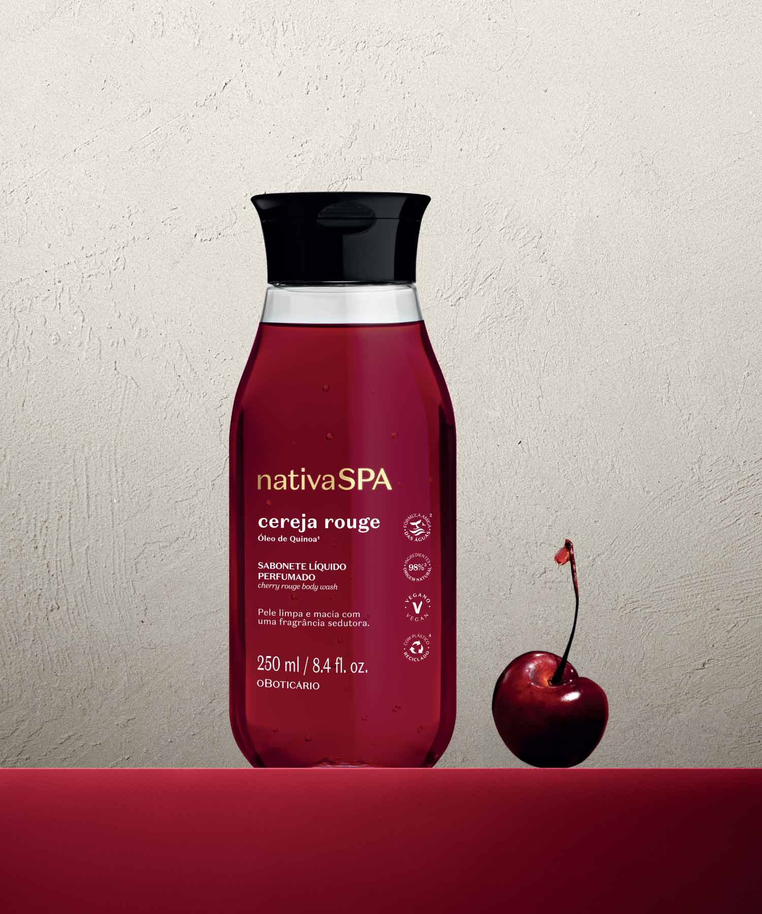Sabonete Líquido PerfumadoO ritual de sedução inicia-se no banho com uma explosão desta fragrância irresistível! O Sabonete Líquido Perfumado tem uma consistência cremosa e limpa a pele sem secar. 