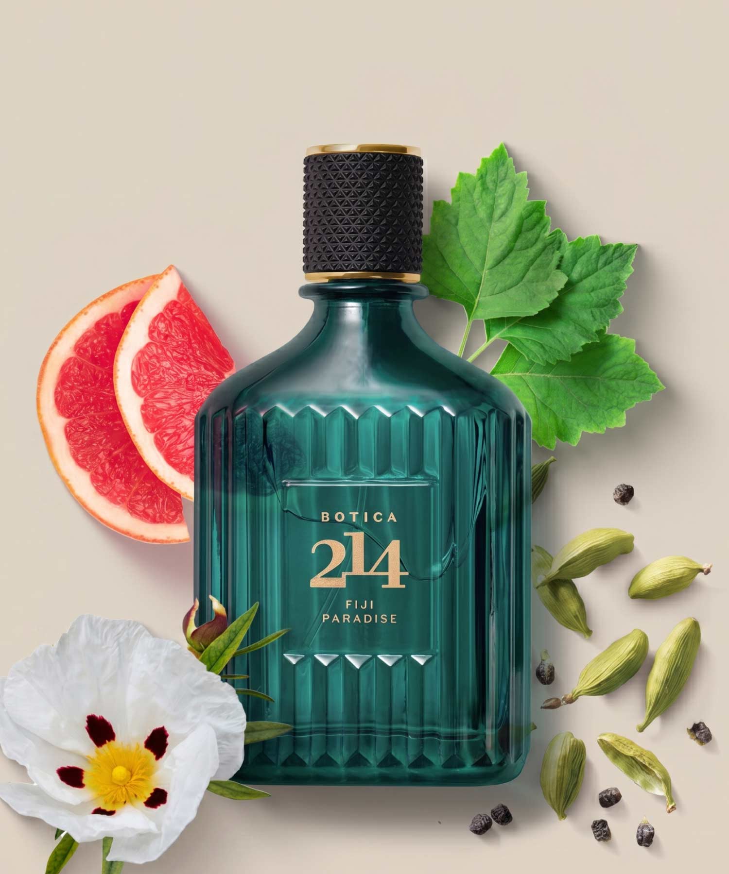 Botica 214 Fiji Paradise - Eau de Parfum MasculinoInspirada no frescor das águas cristalinas, esta fragrância masculina elegante combina as notas frias e picantes do Cardamomo com a assinatura intensa e resinosa do Cistus Labdanum