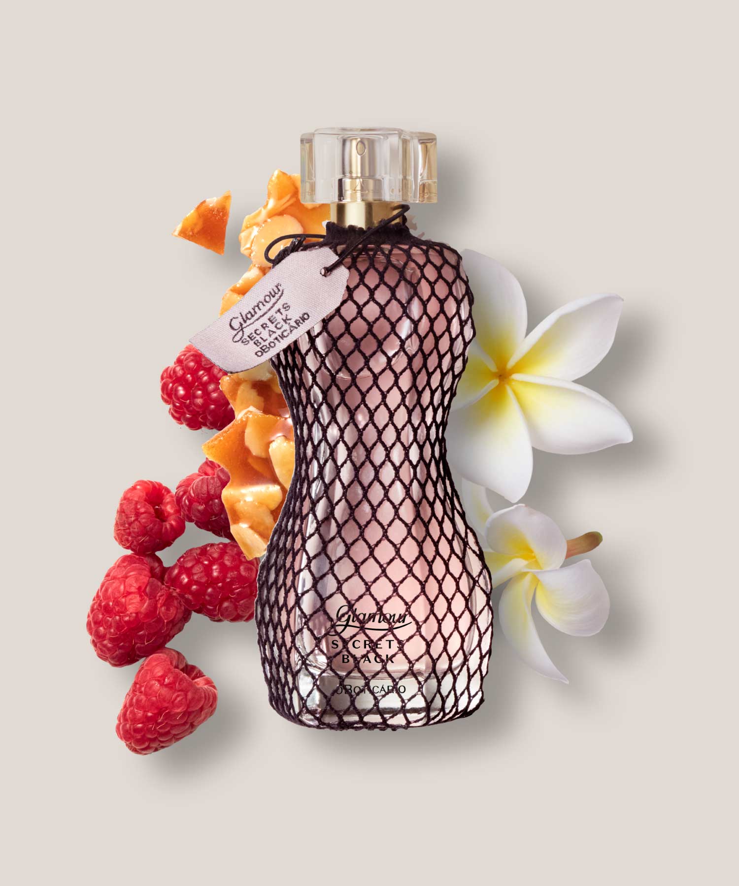 Glamour Secrets BlackO equilíbrio perfeito entre diferentes flores, como a Flor de Tiaré, e frutos vermelhos, como a Framboesa, Glamour Secrets Black traz um leve toque de baunilha impossível de resistir.