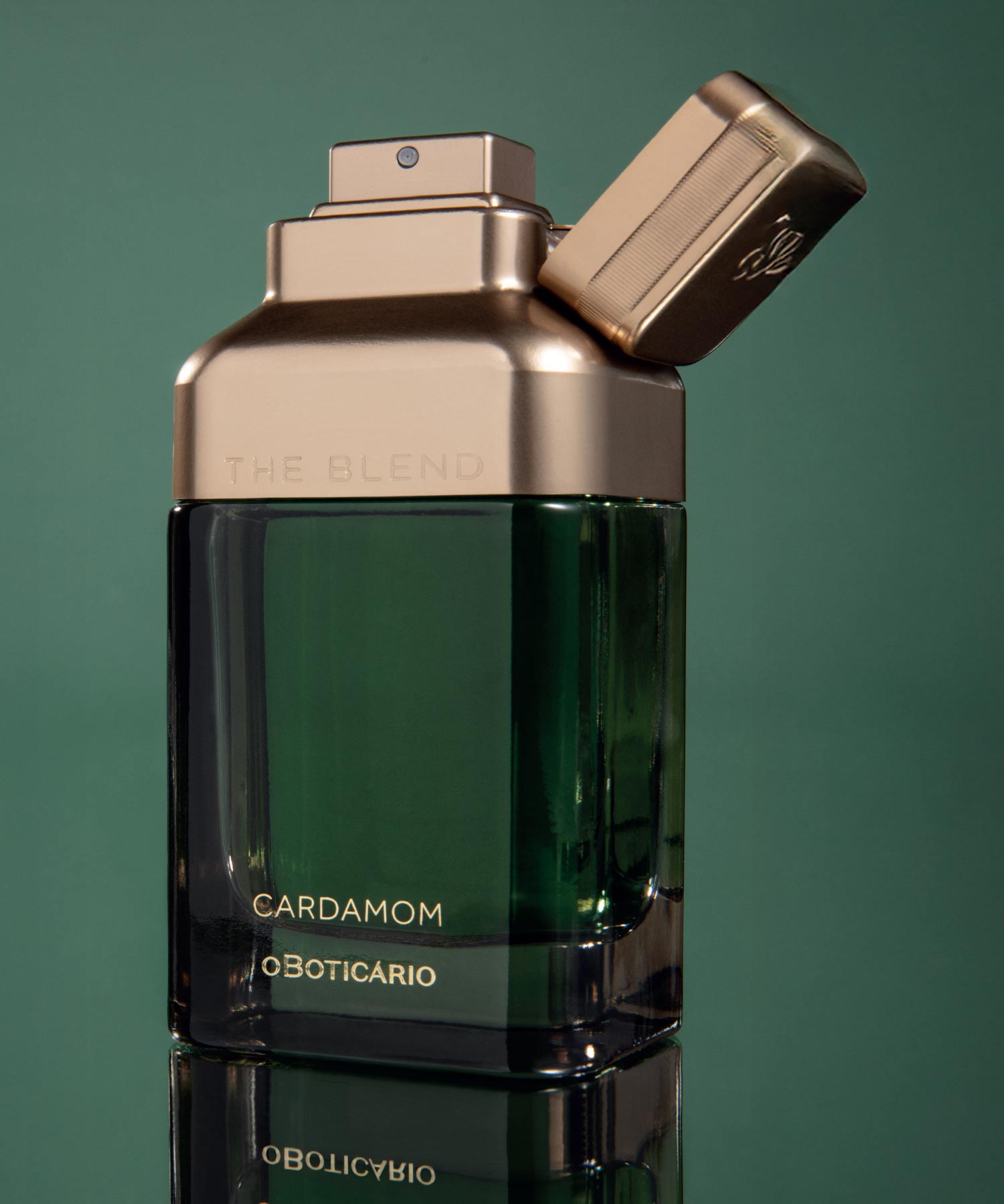 The Blend CardamonSente o contraste perfeito. Descobre The Blend Cardamom, a fragrância masculina que une calor e frescura. Para quem procura sofisticação e impacto. 