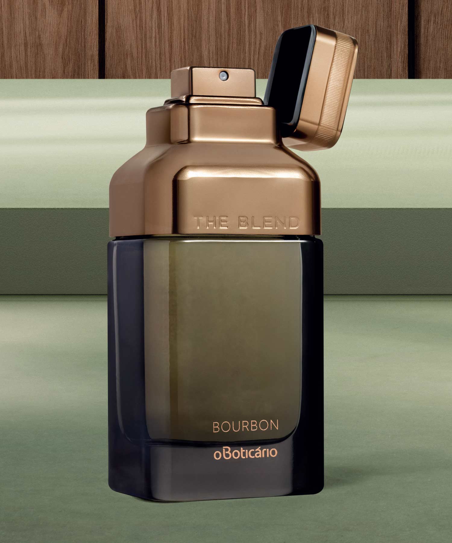 The Blend BourbonUma fragrância oriental, adocicada e sensual, que combina muito bem com encontros românticos e saídas noturnas. Com a abertura picante da pimenta rosa e notas de Baunilha Bourbon. 