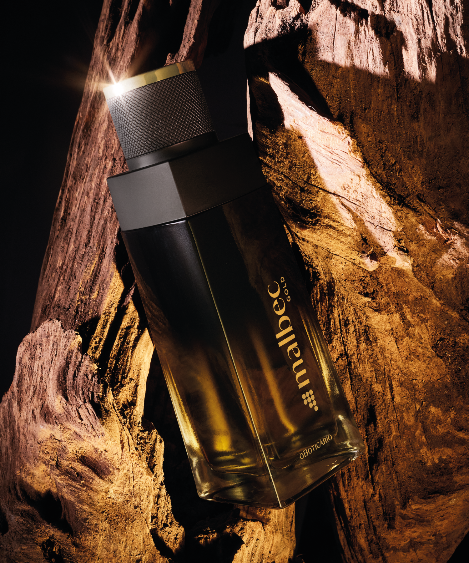 Malbec Gold EdtUma fragrância masculina cheia de surpresas com ingredientes tão valiosos como o ouro. A flor de laranjeira no coração do perfume é envolvida por madeiras robustas que, aliadas ao acorde exclusivo GoldSense, contribuem para uma aura de sensualidade e poder. 